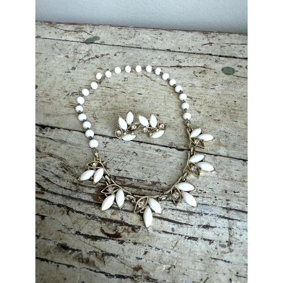 1950s Opaque White Marquise-Cut‎ Necklace & Clip-On Earrings Bridal Wedding Set - Picture 6 of 9